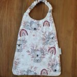 Bavoir maternelle Koala rose