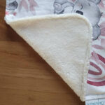 Bavoir maternelle Koala rose